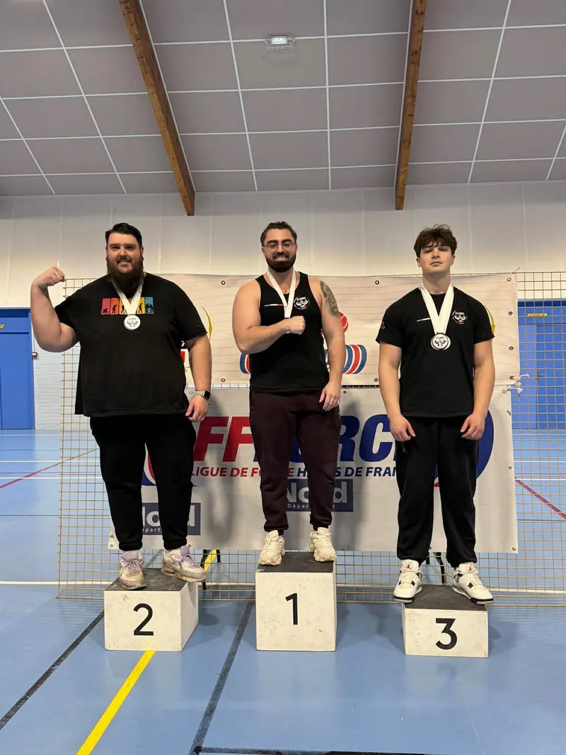 Rodrigue Colson sur le podium de l’Open de Roost-Warendin, en 2026